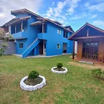 Apto com jeito de casa entre o mar e a montanha